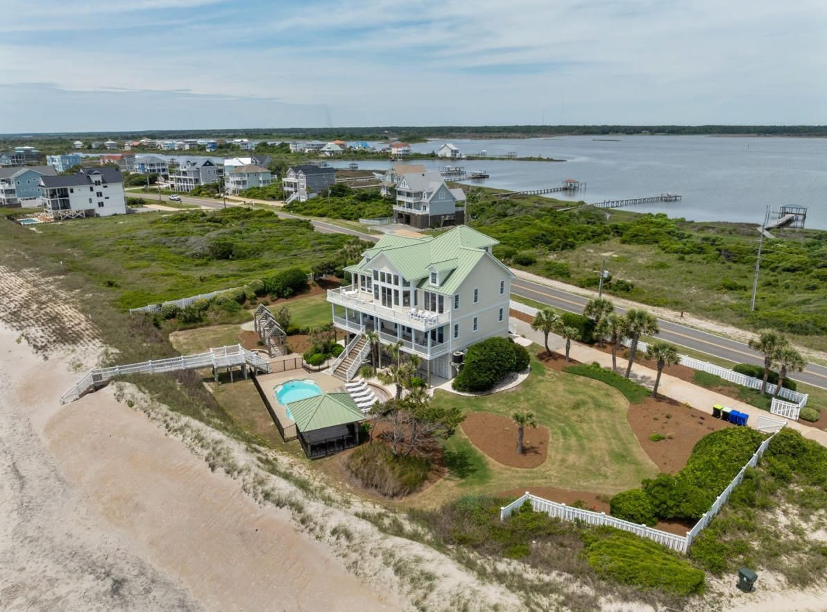 exterior of Topsail Island rental